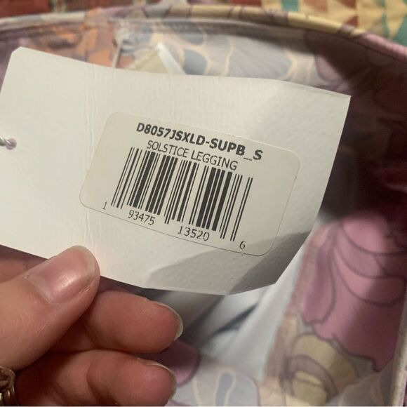 NWT Dippin’ Daisy’s Floral High Rise Leggings size small - Picture 4 of 8